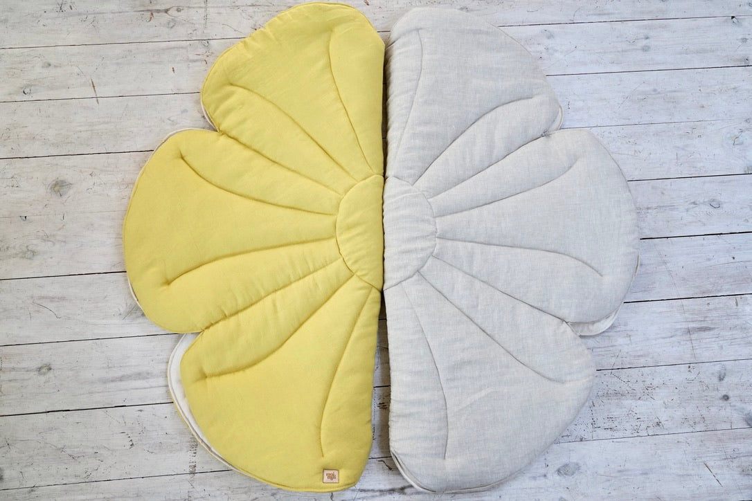 Linen "Sandy Lily" Flower Mat