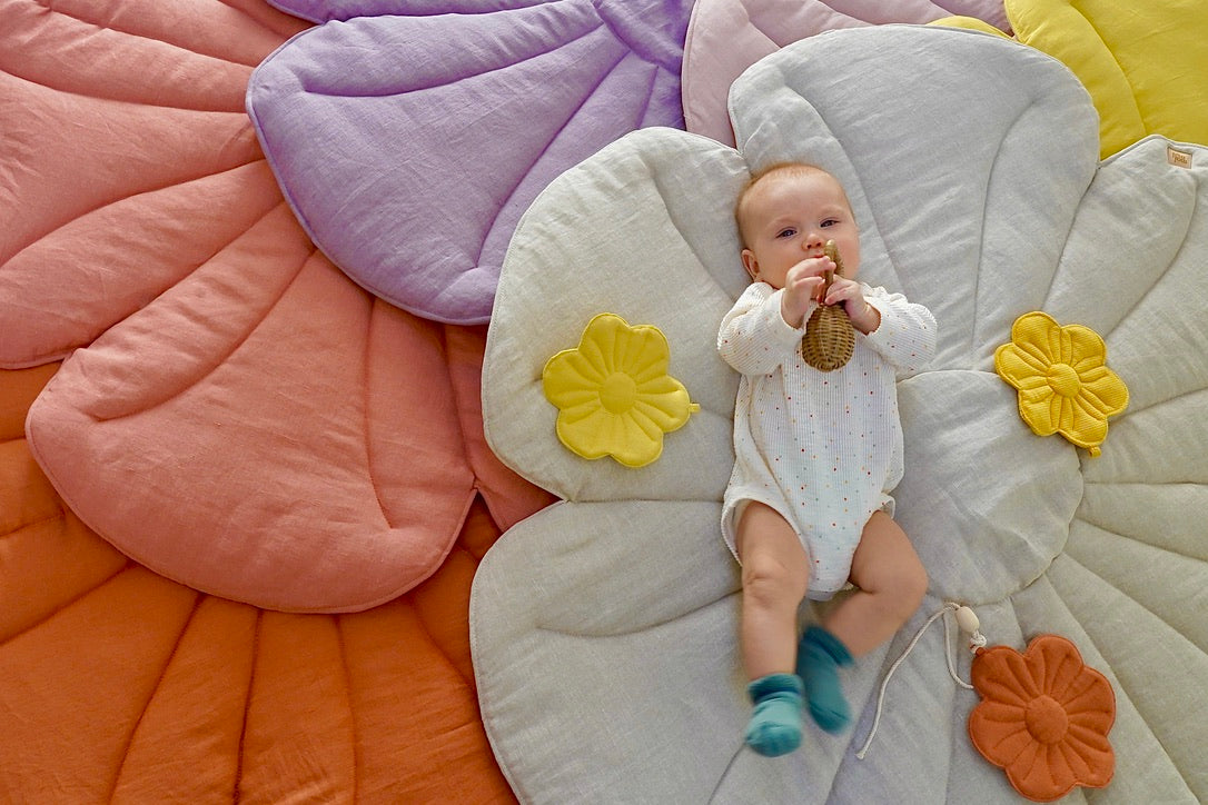 Linen "Sandy Lily" Flower Mat