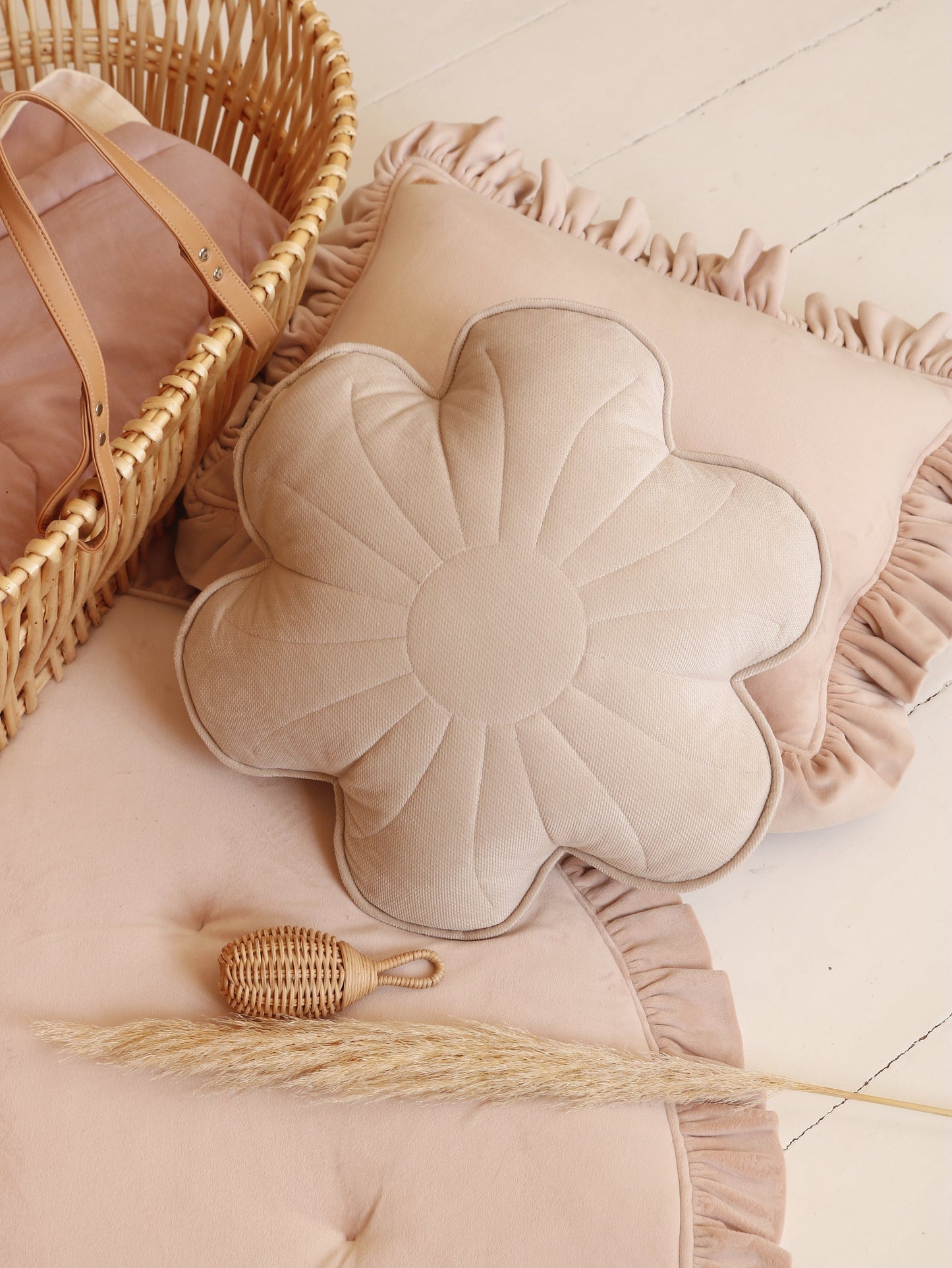 Soft Velvet “Latte” Mat with Frill