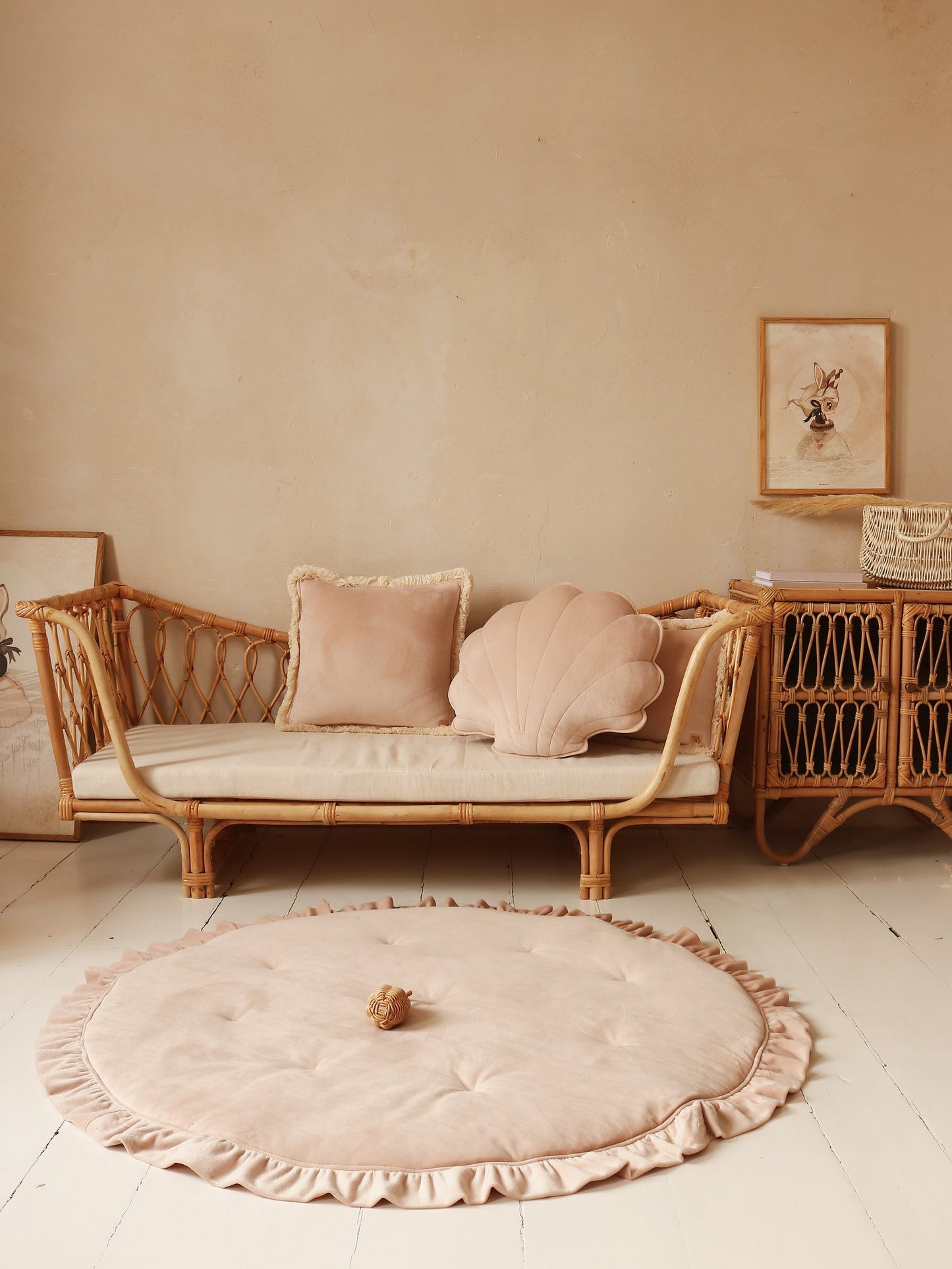 Soft Velvet “Latte” Mat with Frill