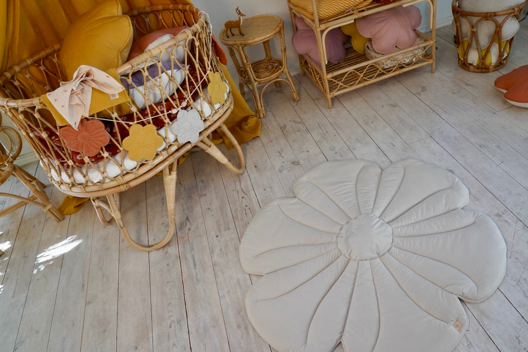 Velvet "Yucca Cream" Flower Mat