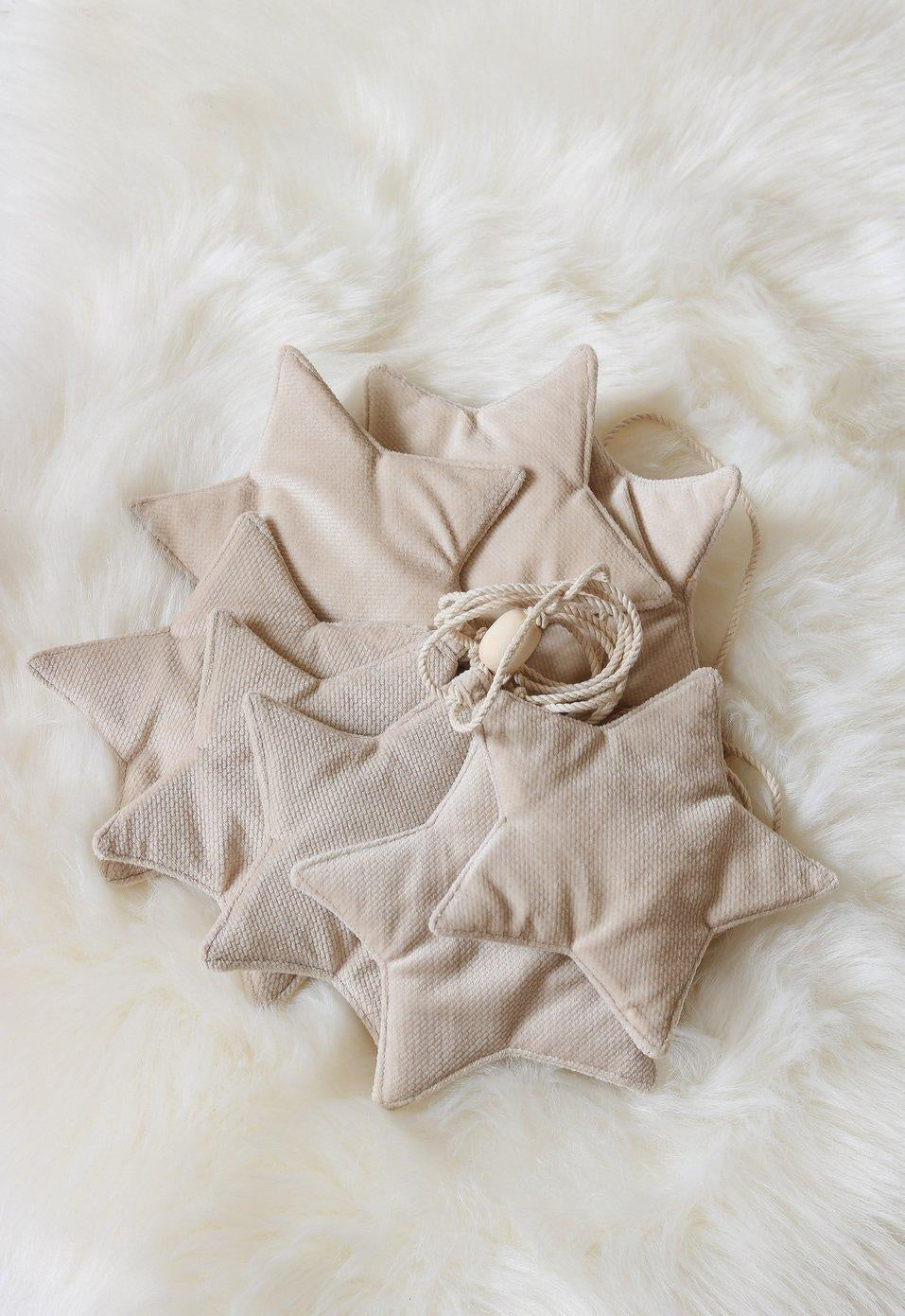 “Cream Dust” Velvet Garland with Stars - Moi Mili