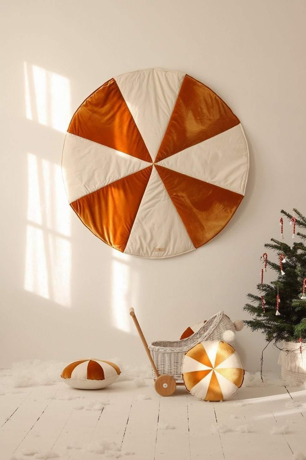 “Gold Candy” Christmas Round Patchwork Mat