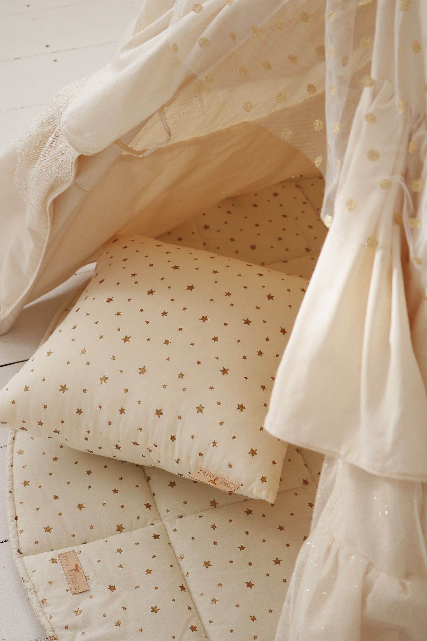 “Gold Stars” Round Cotton Mat