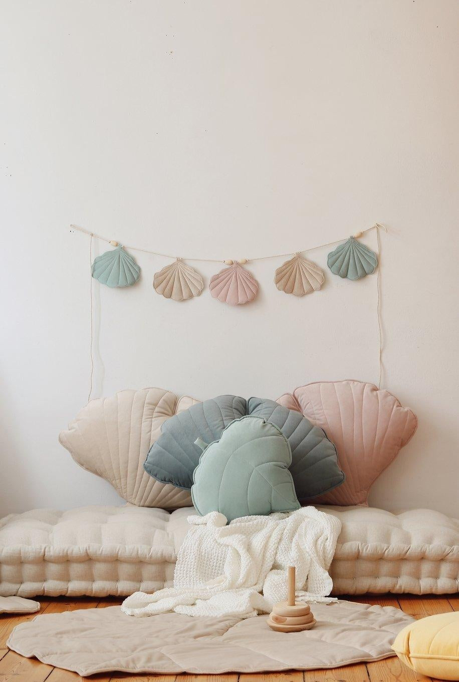 “Late Summer” Velvet Garland with Shells - Moi Mili