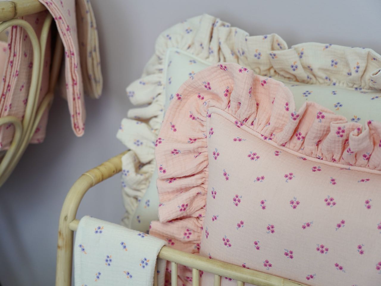 "Pink forget-me-not" Muslin Pillow with Frill