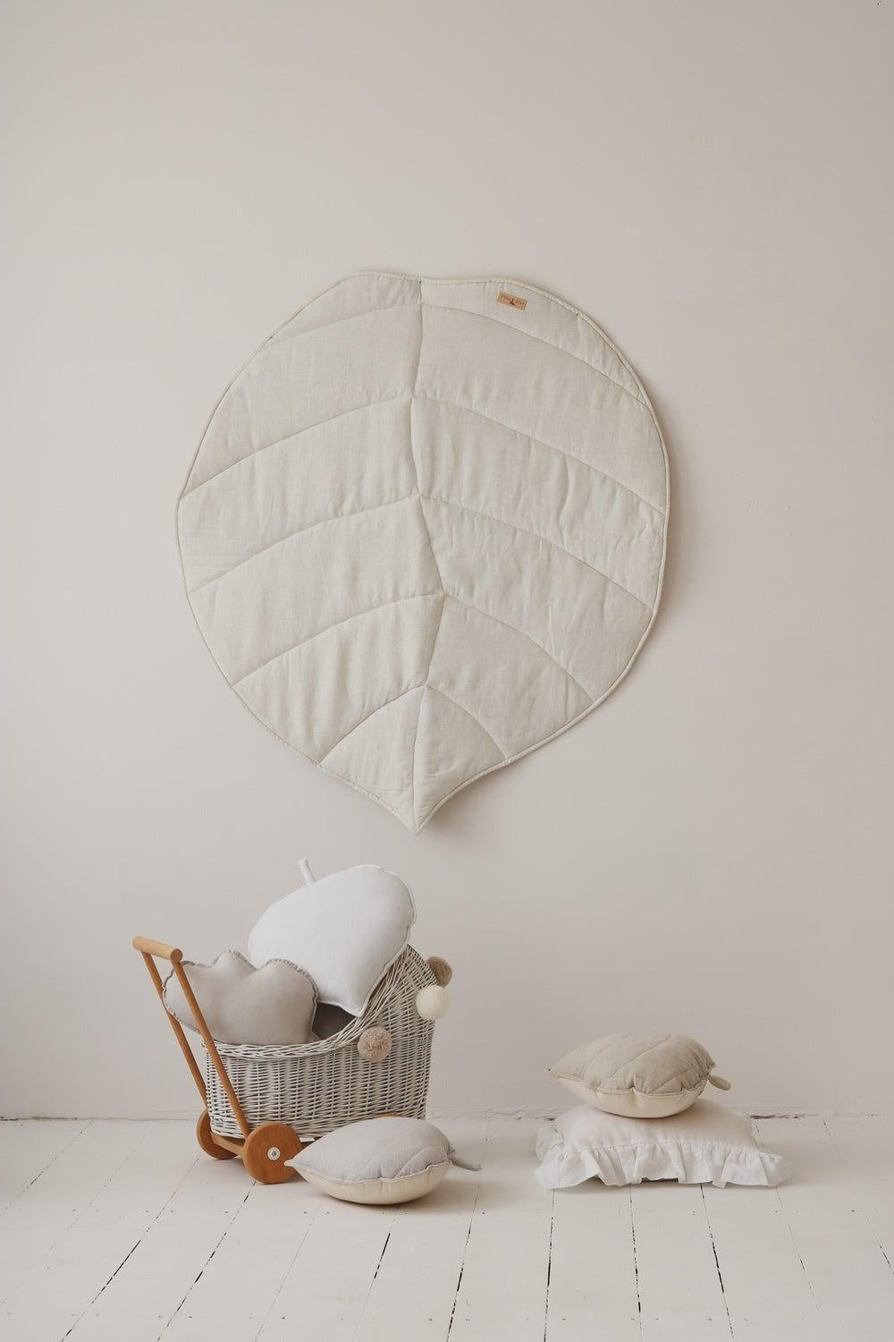 “Shabby Chic” Teepee with Frills and Leaf Mat "White" Set