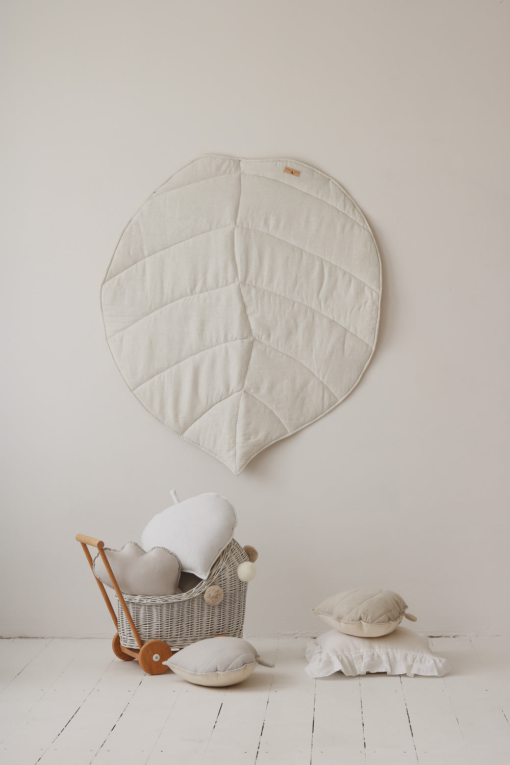 “Night Sky” Teepee and "White and Grey" Leaf Mat Set
