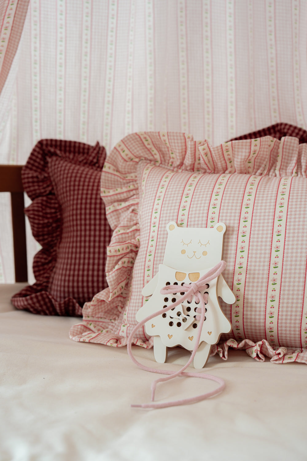 "Vintage Style Flowers" Pillow with Frill