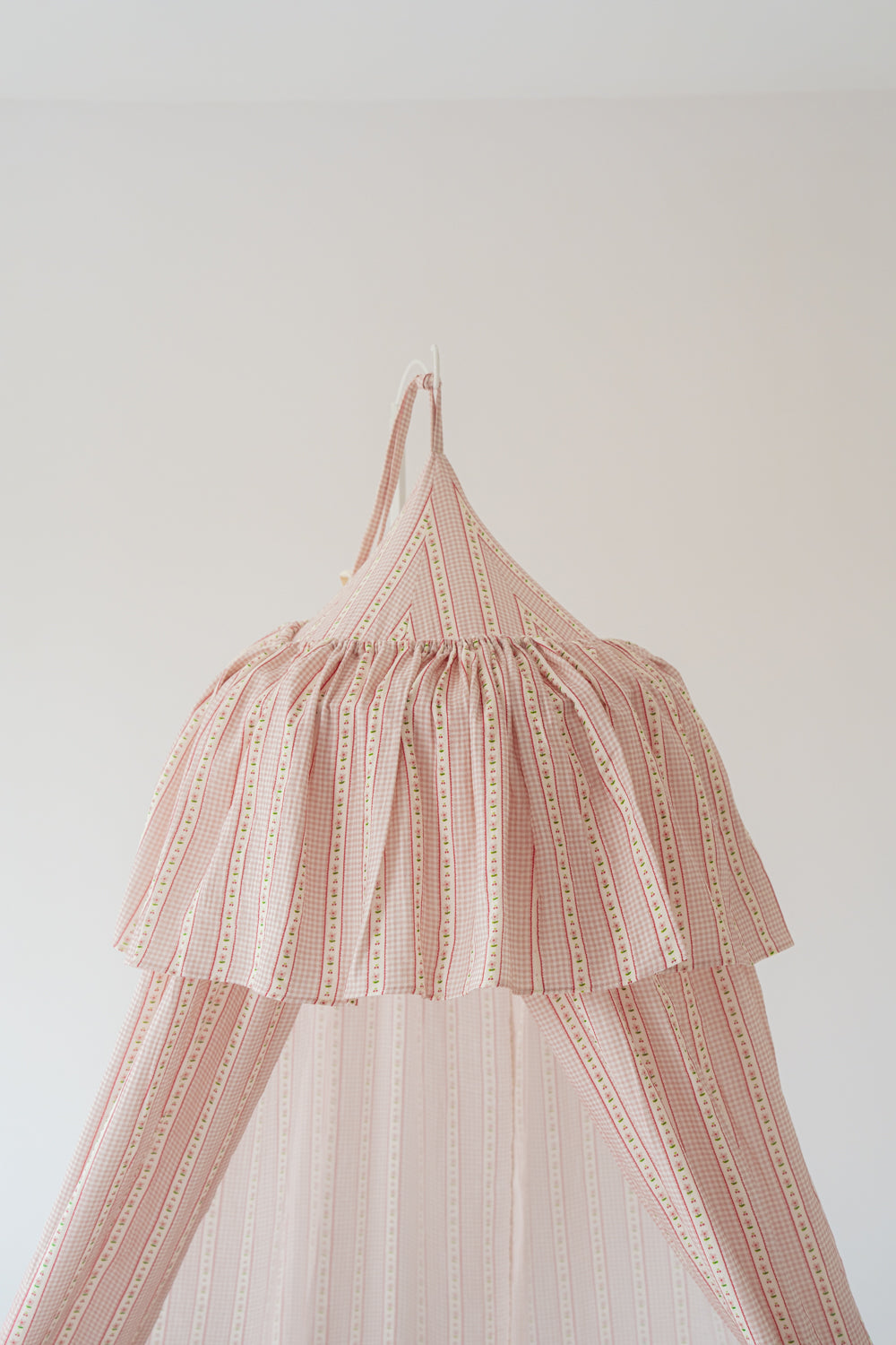 "Vintage Style Flowers" Canopy