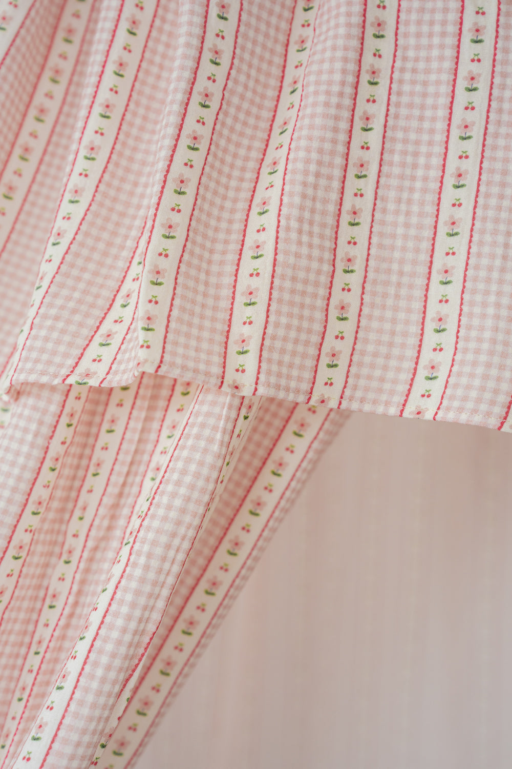"Vintage Style Flowers" Ruffle