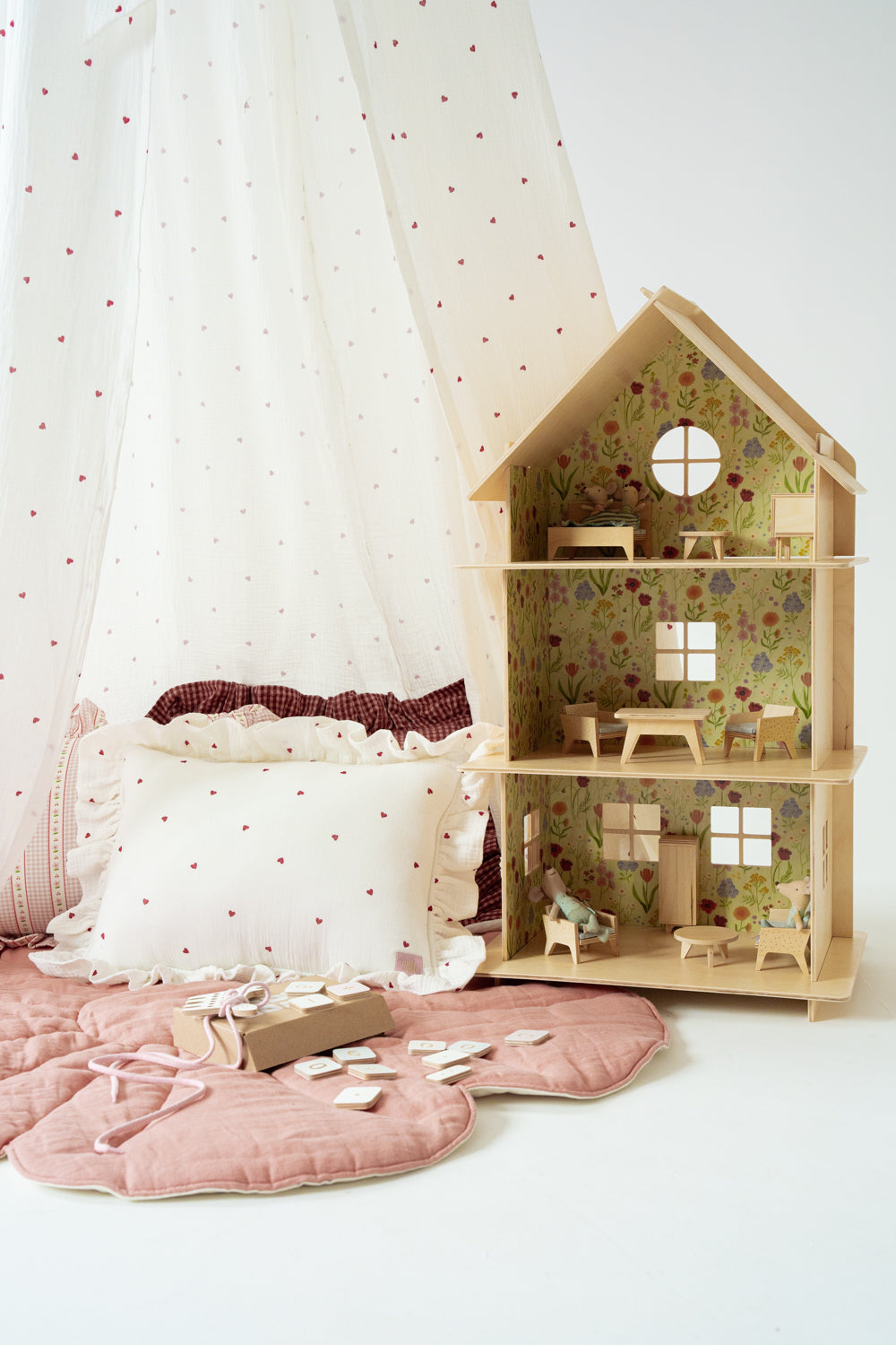 "Sweet Hearts" Pillow with Frill
