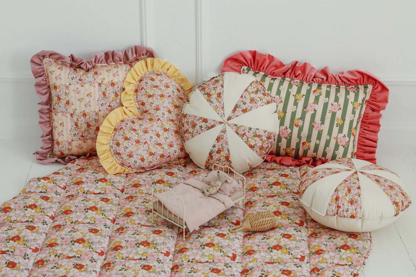 “Green garden” Round Patchwork Pillow