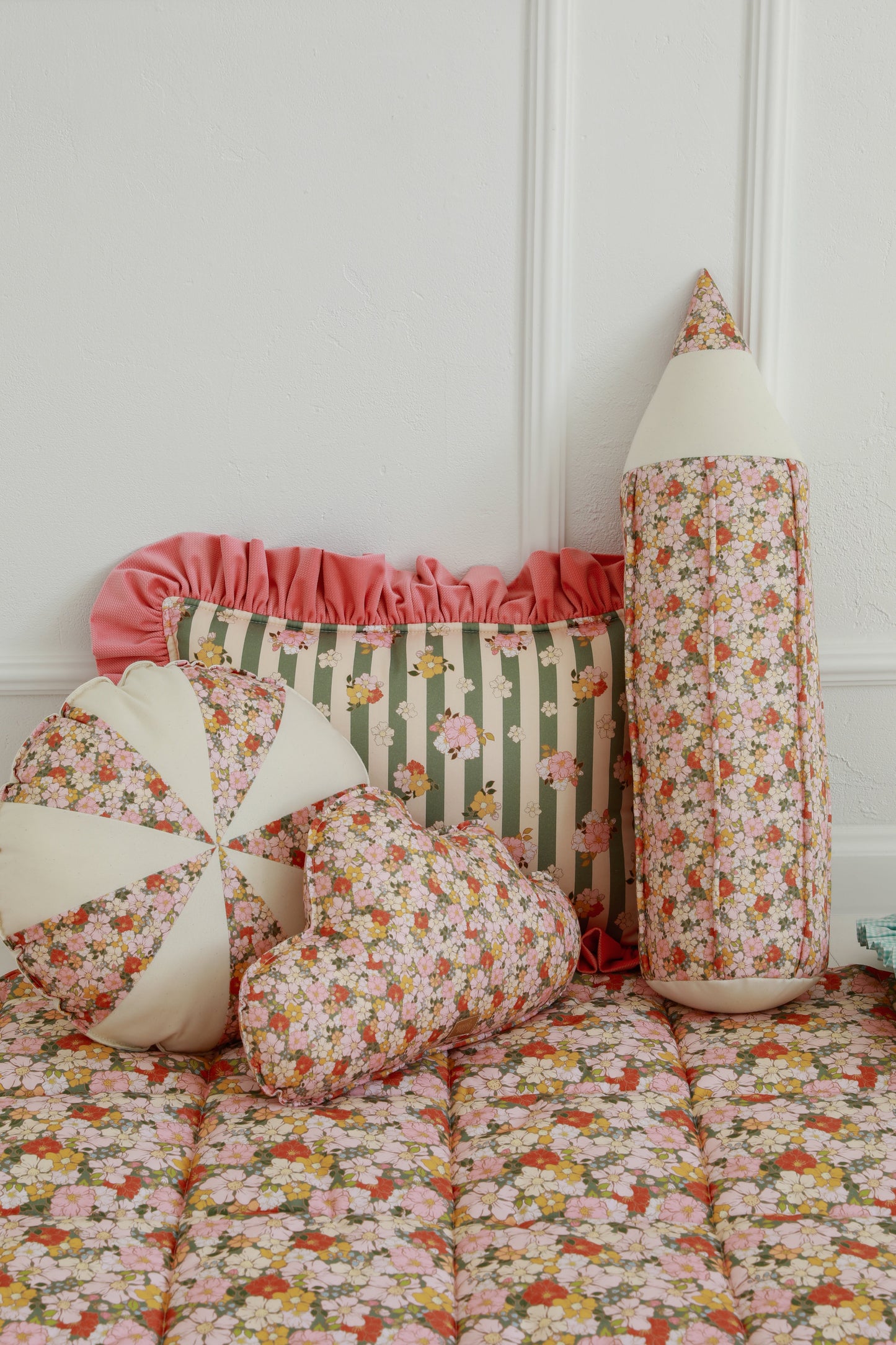 “Green garden” Round Patchwork Pillow