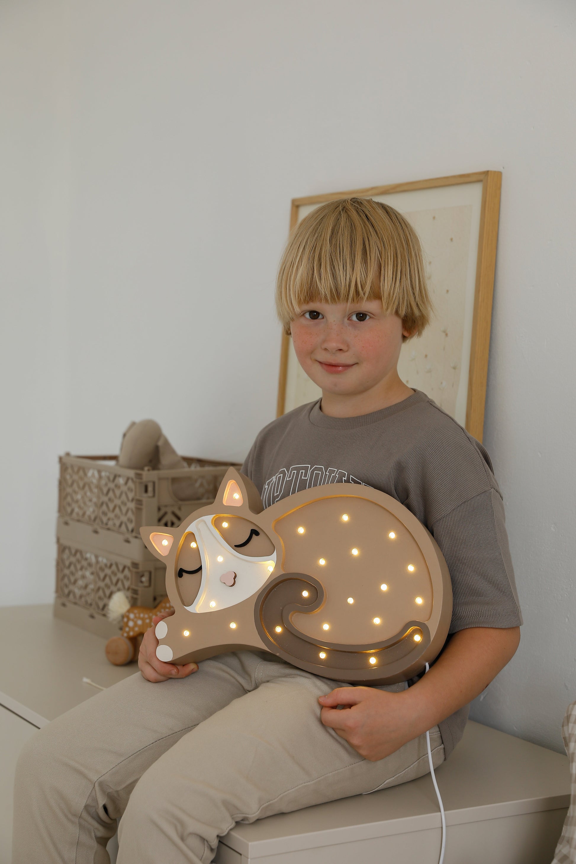Cappuccino Cat Lamp – stylish kids lamp with built-in dimmer