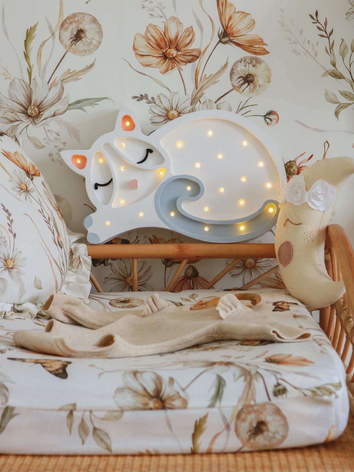 Cat Lamp with remote control – dimmable wooden night light for bedtime