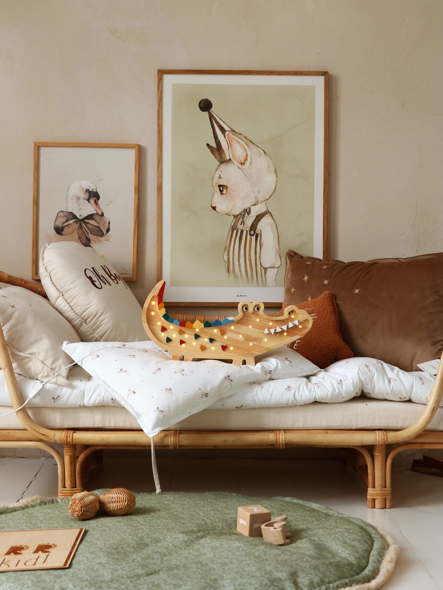 Caribbean Wood Crocodile Lamp lighting up children’s room naturally