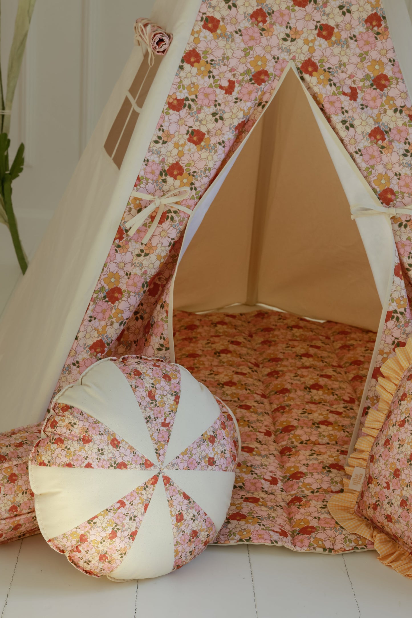 “Spring Garden” Teepee Tent and Round Mat Set