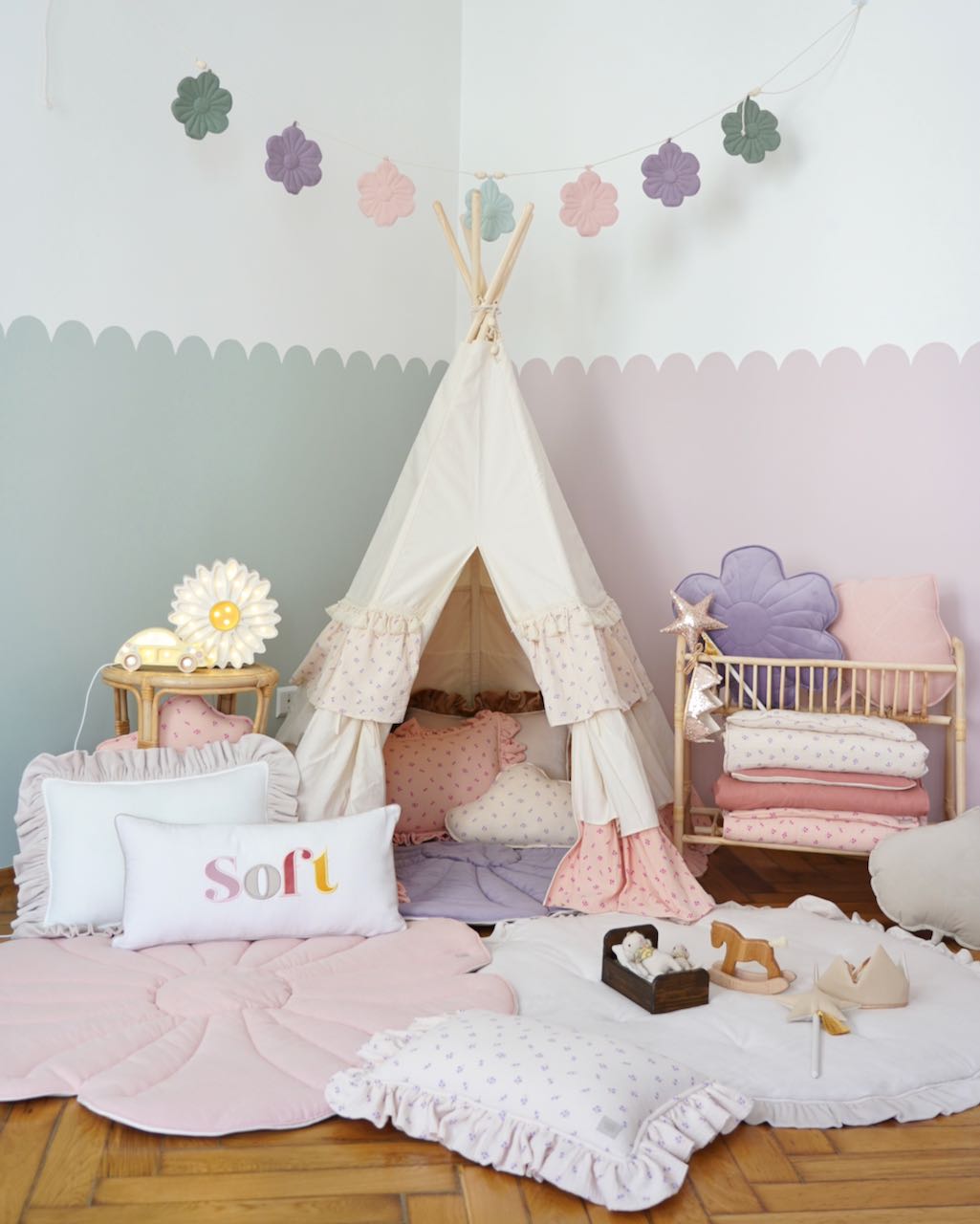 "Forget-me-not" Teepee Tent with Frills and "Light Pink Lily" Flower Mat Set