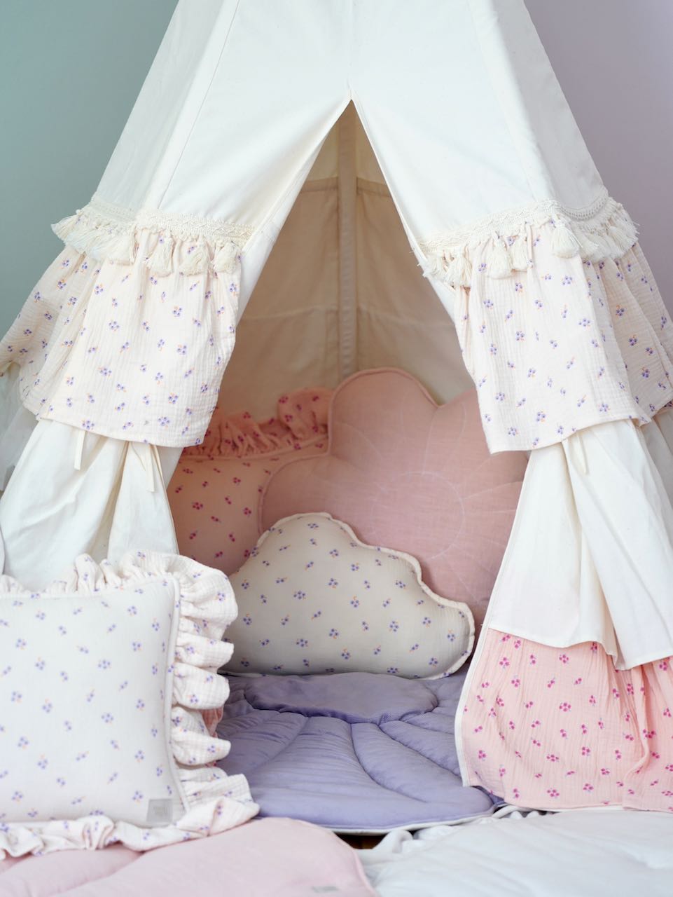 "Forget-me-not" Teepee Tent with Frills