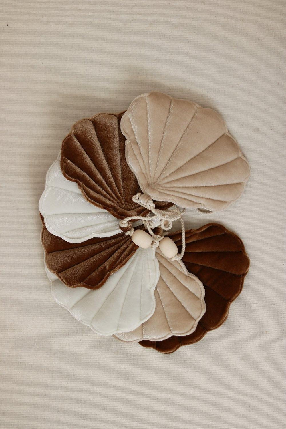 “Beige Pearl” Velvet Garland with Shells