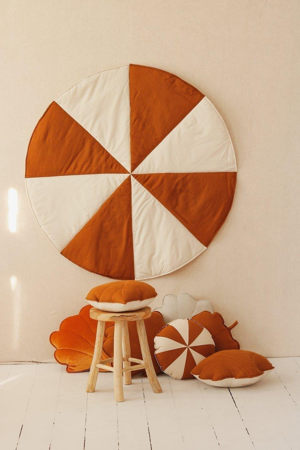 “Caramel Candy” Round Patchwork Mat