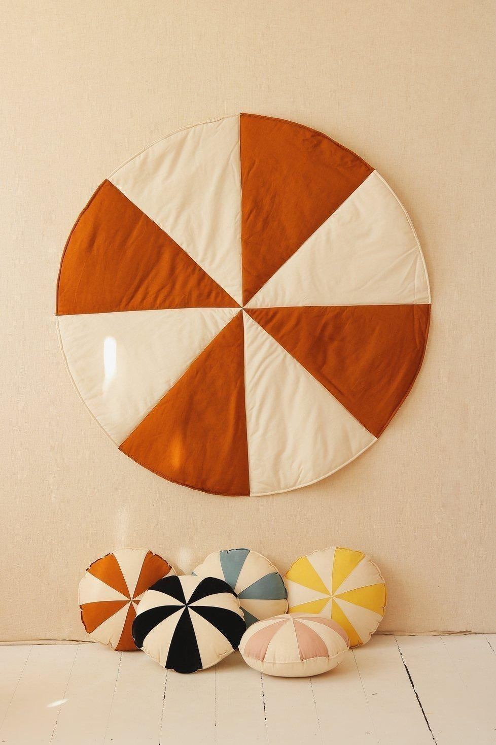 “Caramel Candy” Round Patchwork Mat