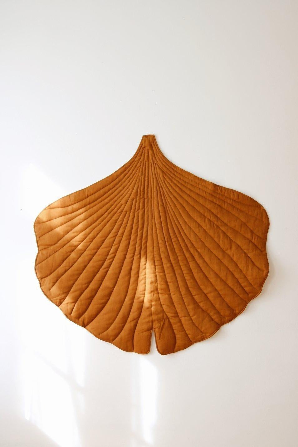 “Caramel” Linen Ginkgo Leaf Mat