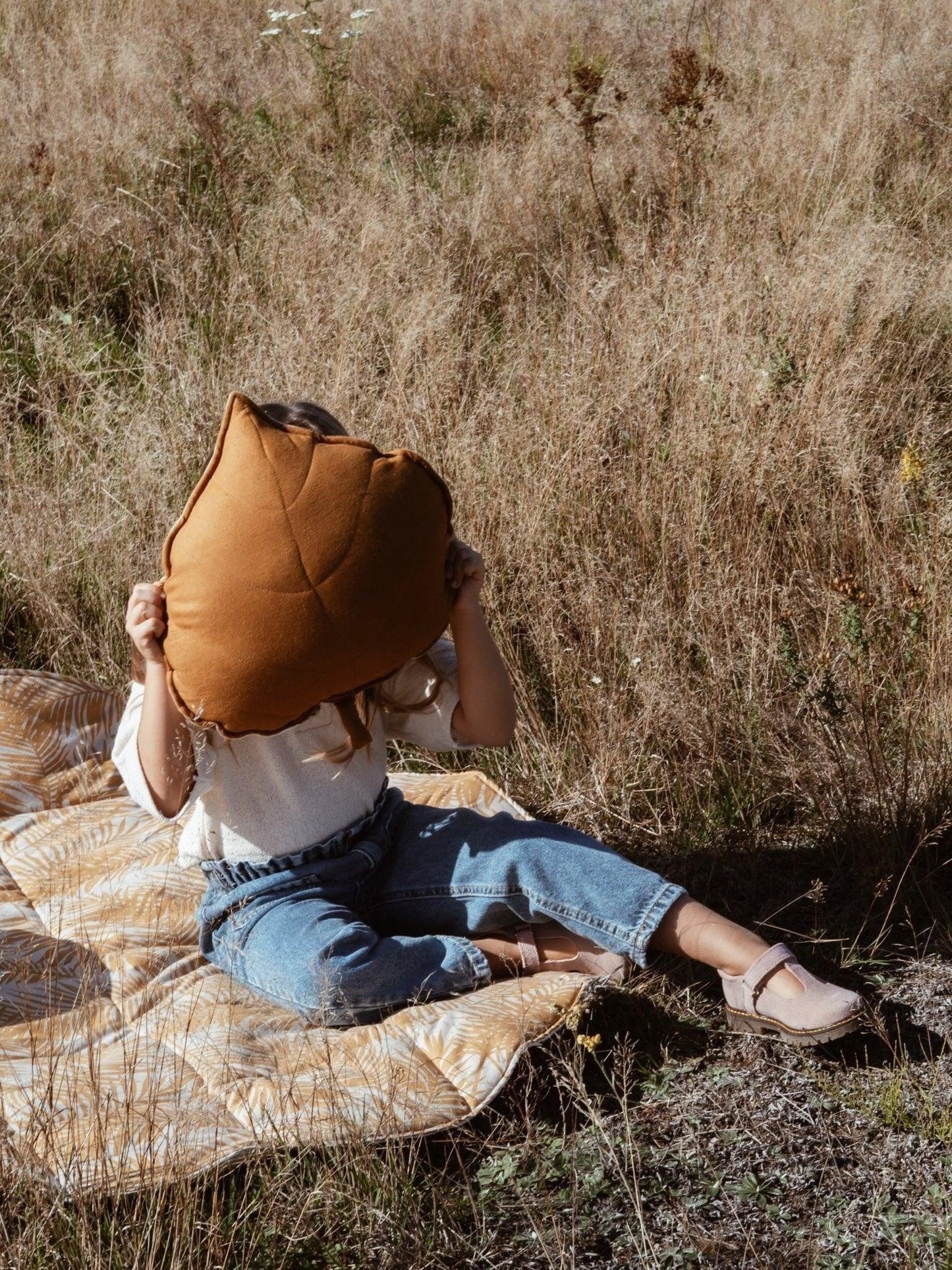 “Caramel” Linen Leaf Pillow