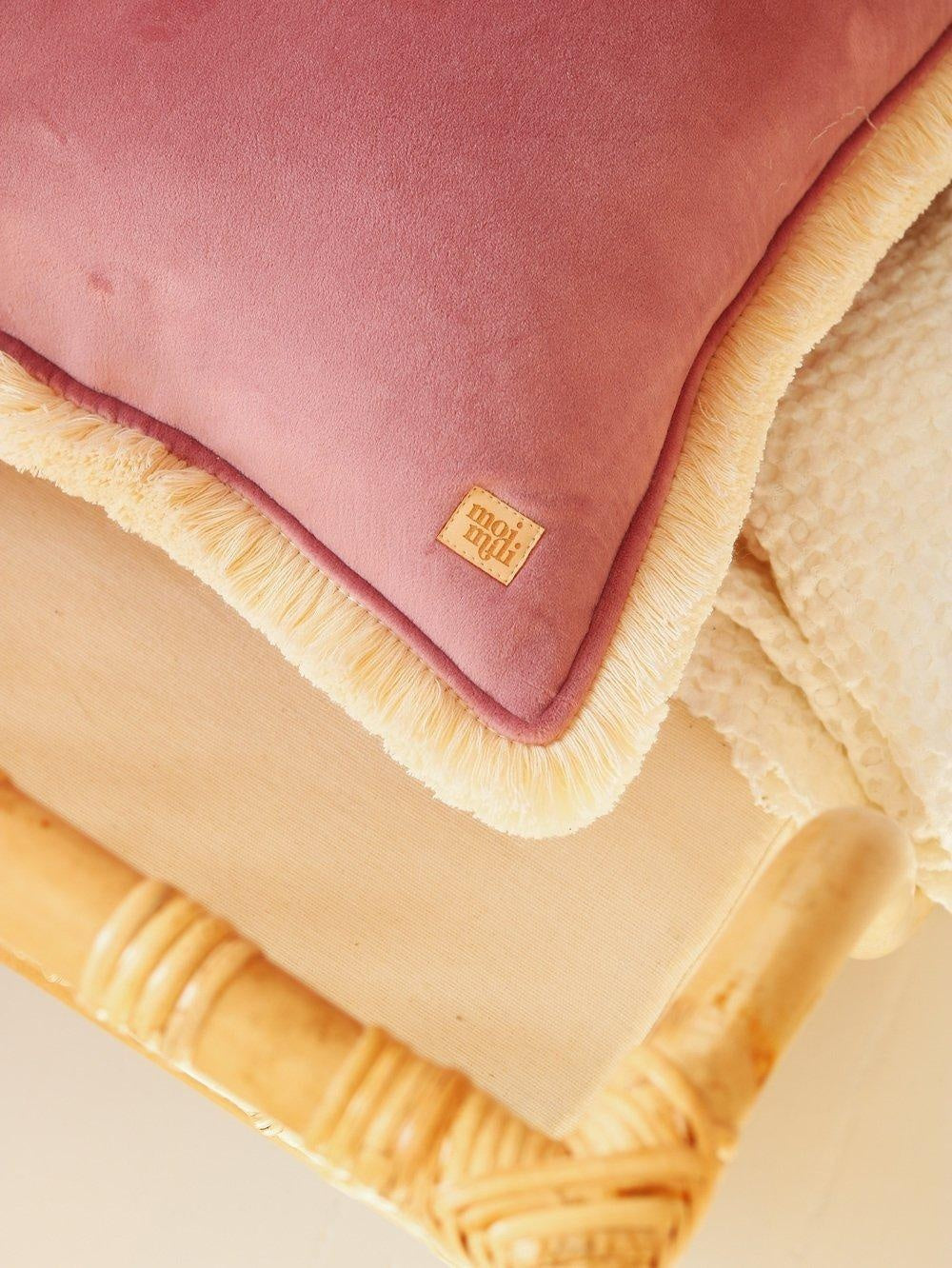 "Dirty pink" soft velvet cushion with fringe - Moi Mili