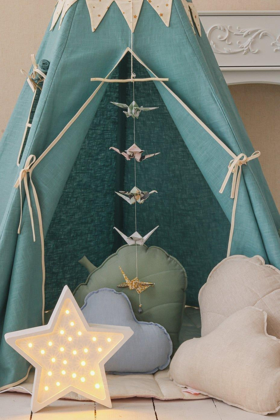 “Gold Star” Teepee Tent with Garland