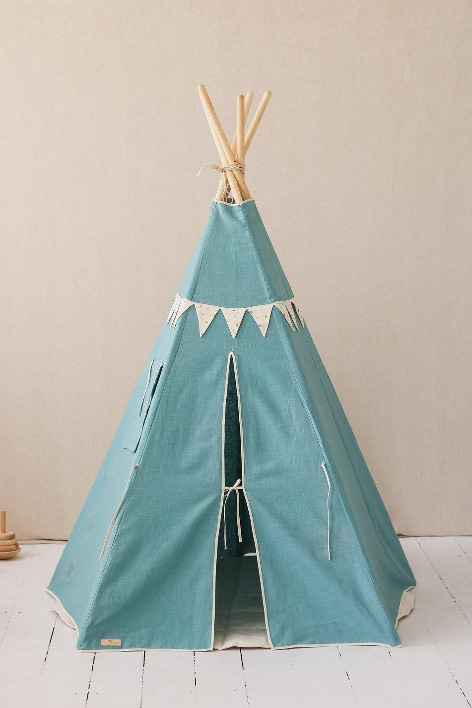 “Gold Star” Teepee with Garland and Mat Set