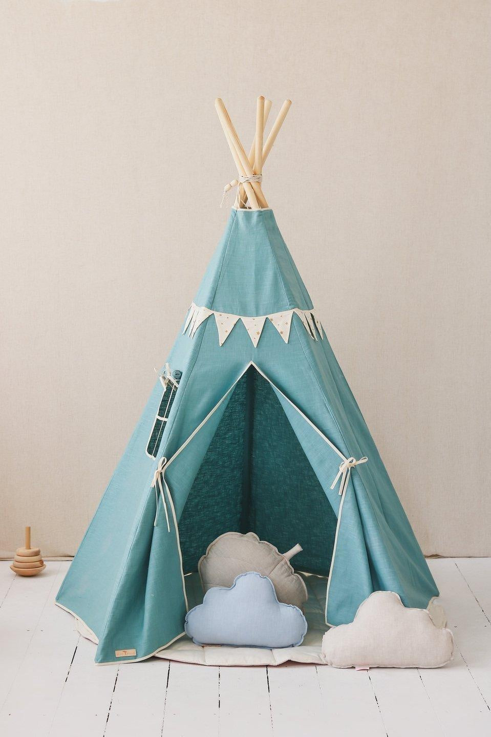 “Gold Star” Teepee with Garland and Mat Set