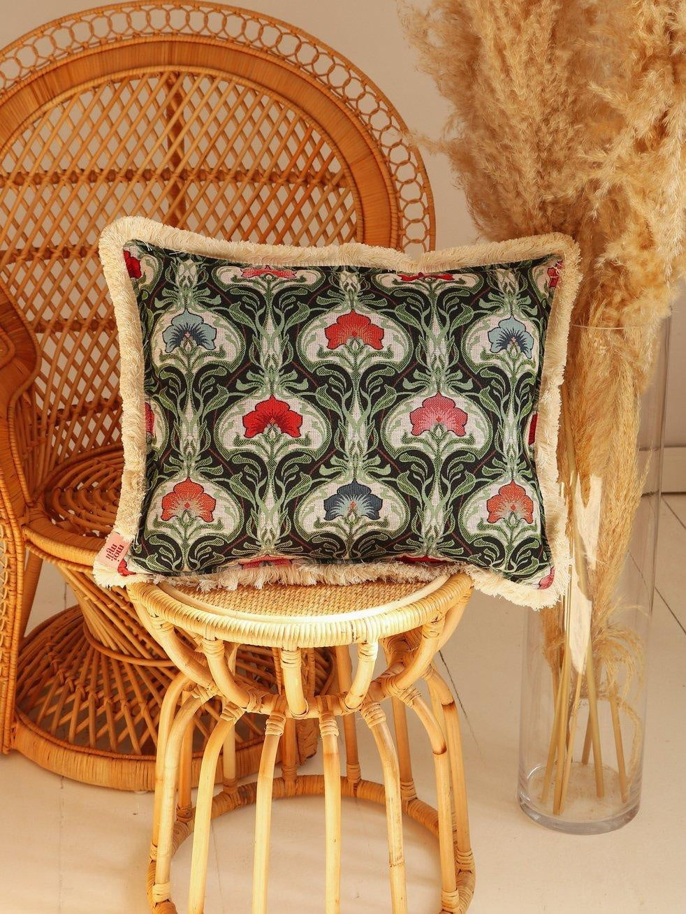 "Green medusa" cushion with fringe - Moi Mili