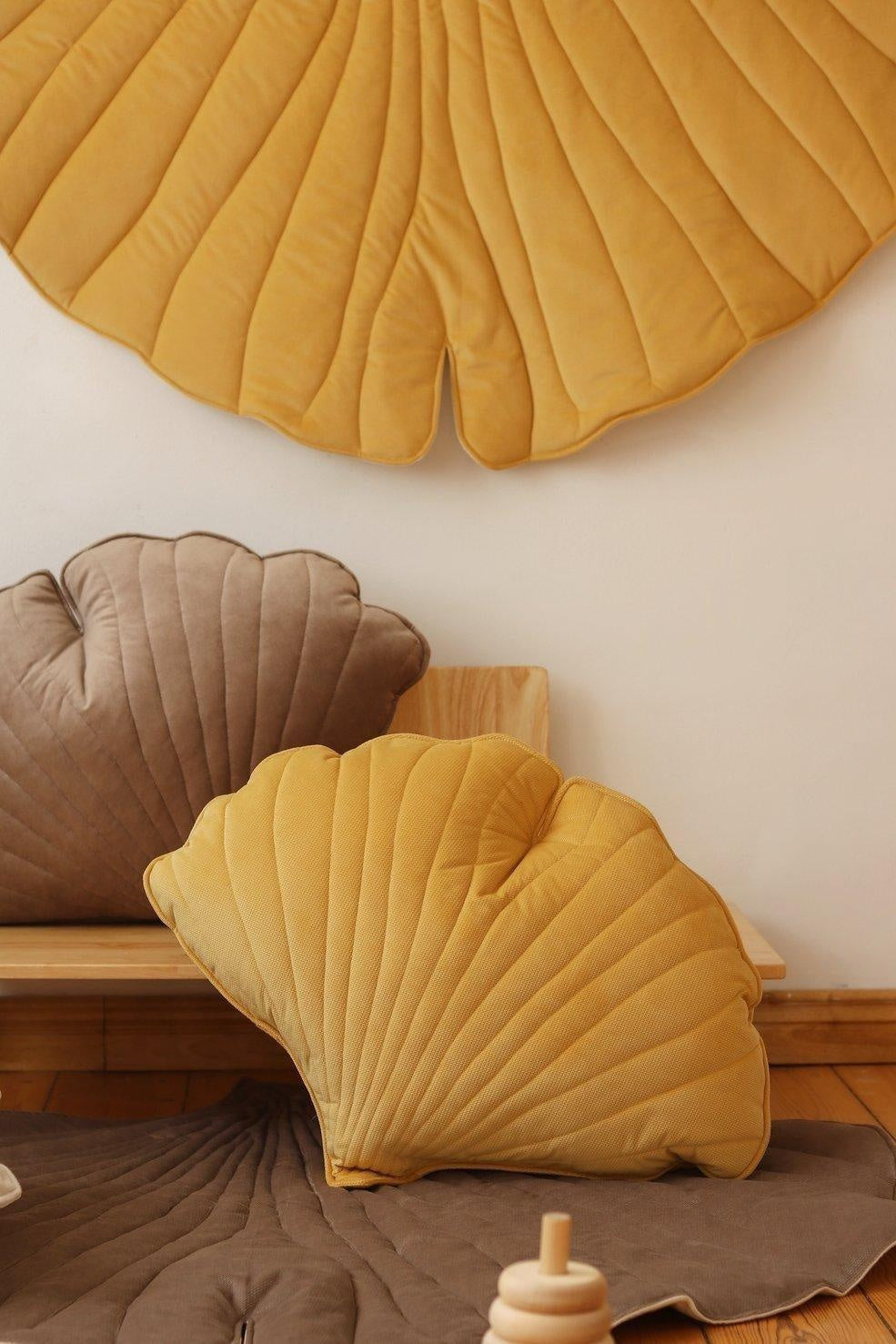 “Honey” Velvet Ginkgo Leaf Mat