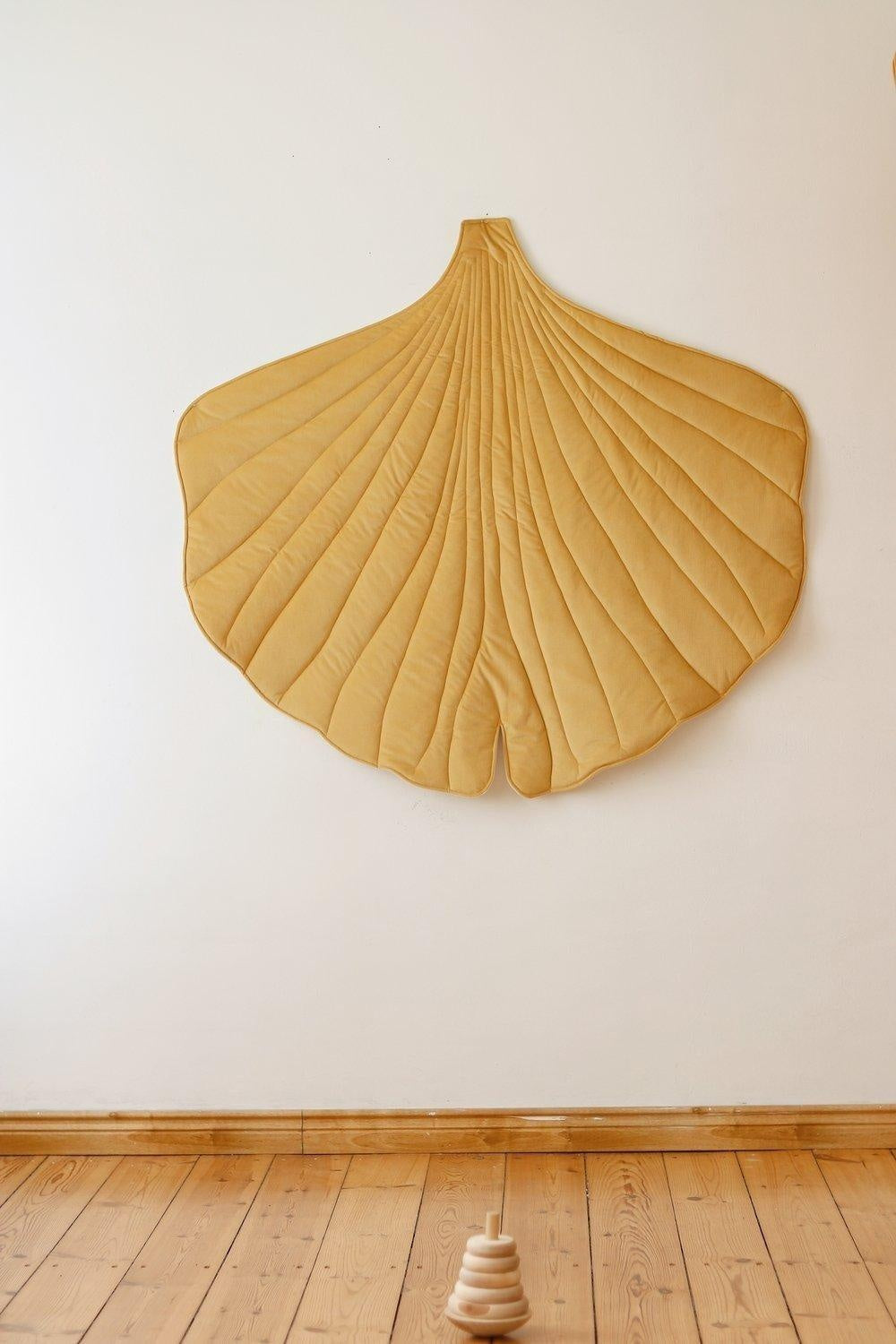 “Honey” Velvet Ginkgo Leaf Mat