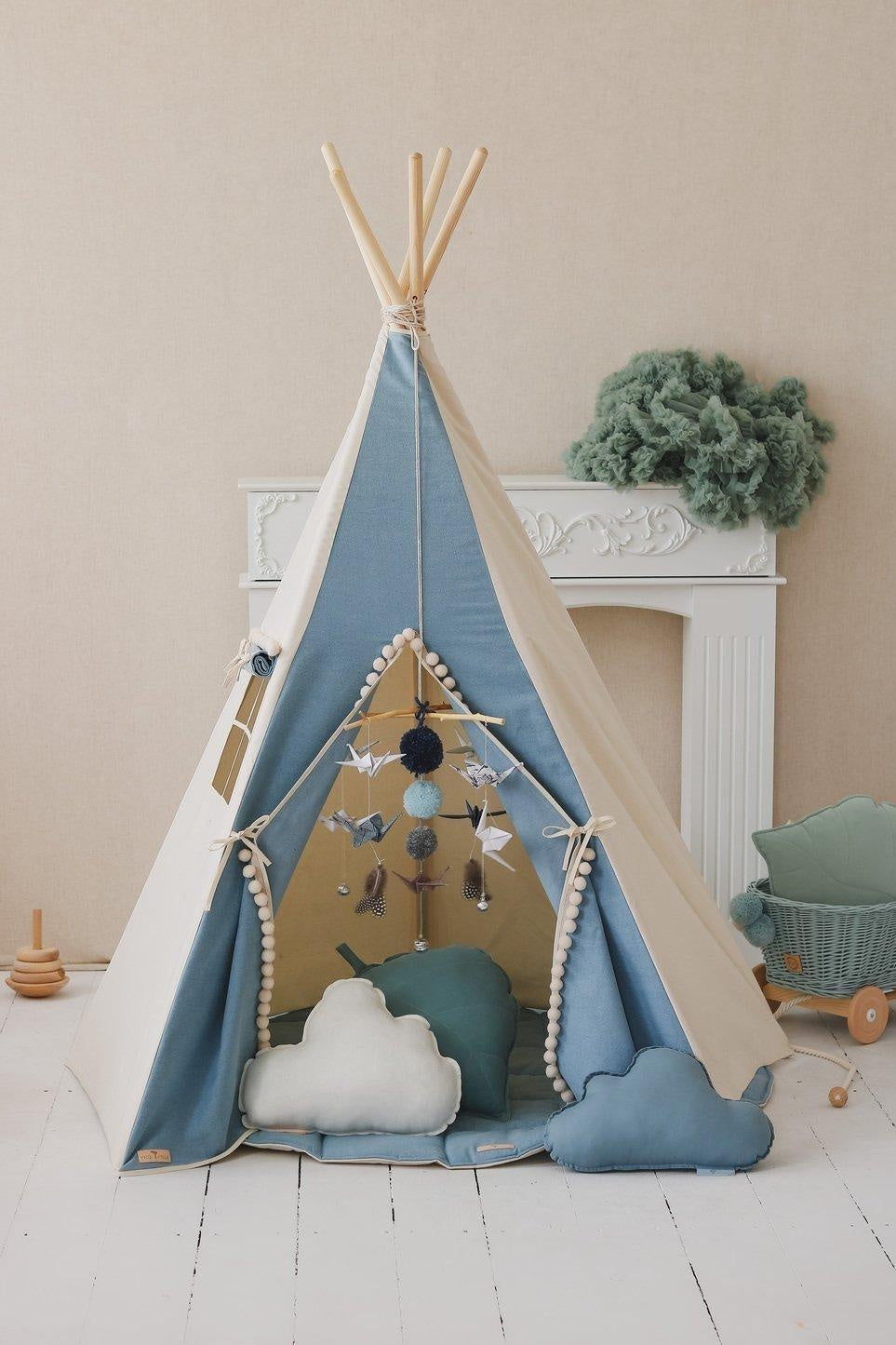 “Jeans” Teepee with Pompoms and Mat Set