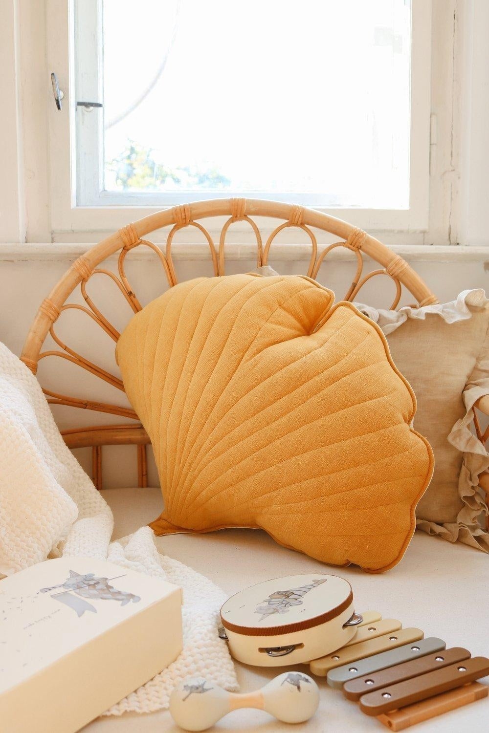 “Mango” Linen Ginkgo Leaf Cushion - Moi Mili