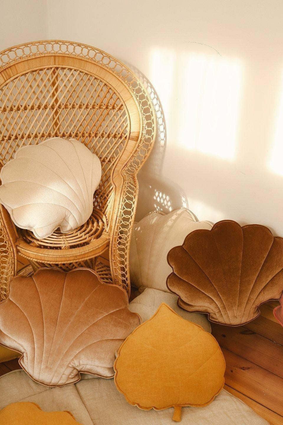 “Mango” Linen Leaf Pillow