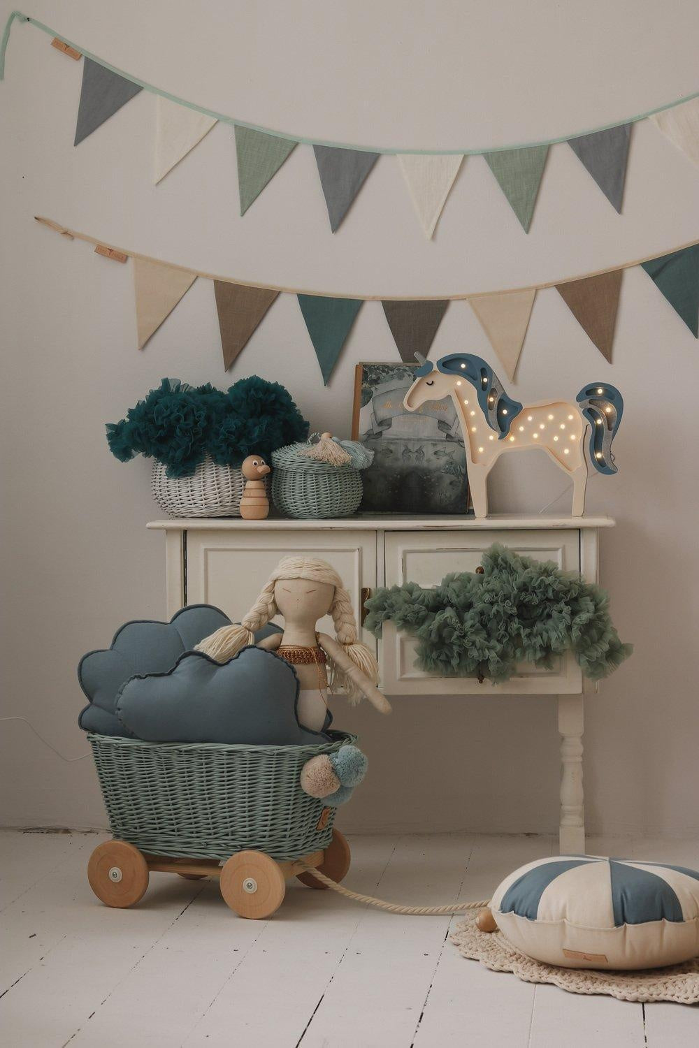 “MintLove” Garland