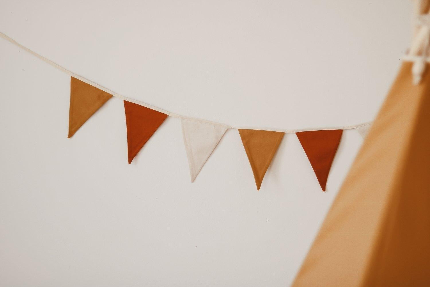 “Ochre” Garland