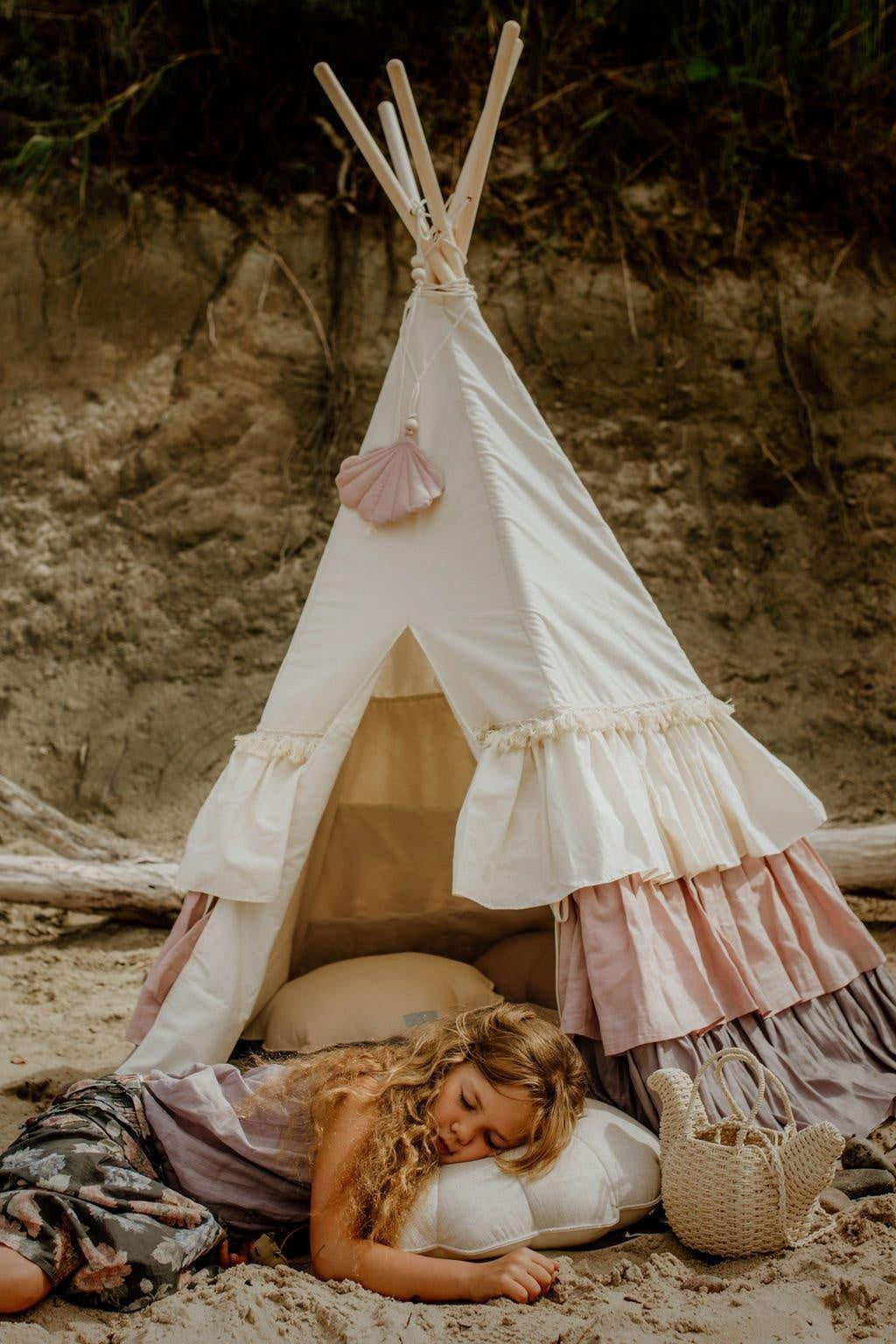 “Powder Frills” Teepee Tent with Frills