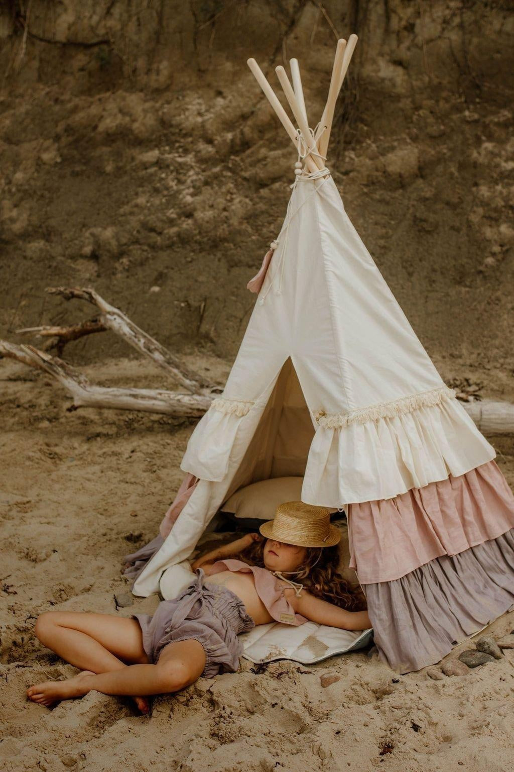 “Powder Frills” Teepee Tent with Frills