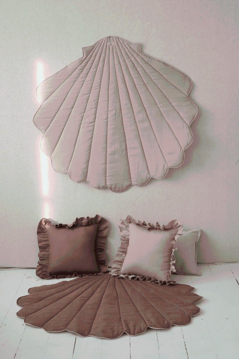 “Powder Frills” Teepee with Frills and Powder Pink Shell Mat Set