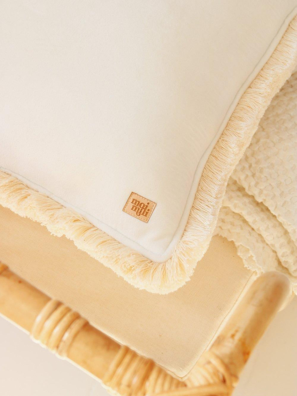 "White" soft velvet cushion with fringe - Moi Mili